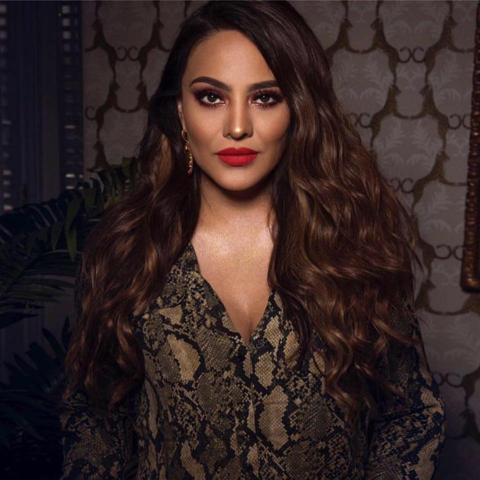 QUEEN MAYA Drama Queen Makeup